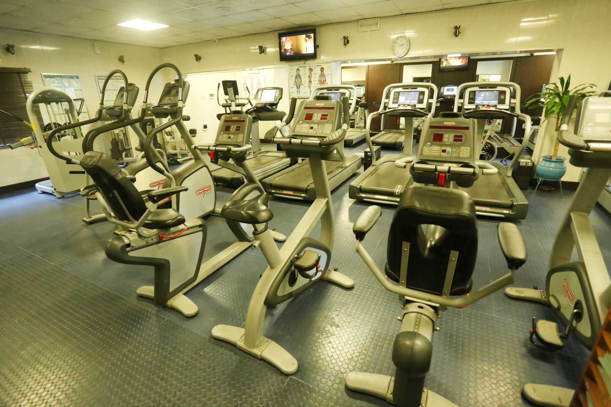 Sunfit - Fitness, Spa, Accommodation Aliayabiagba Eksteriør billede